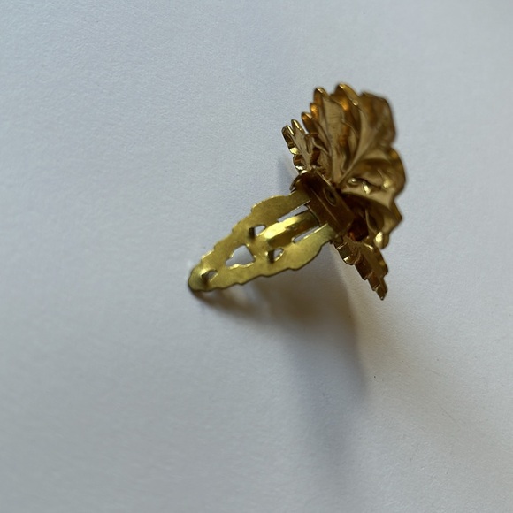 VINTAGE🗝️ Gold Tone Flower and Leaf Scarf/Dress Clip - Picture 6 of 6